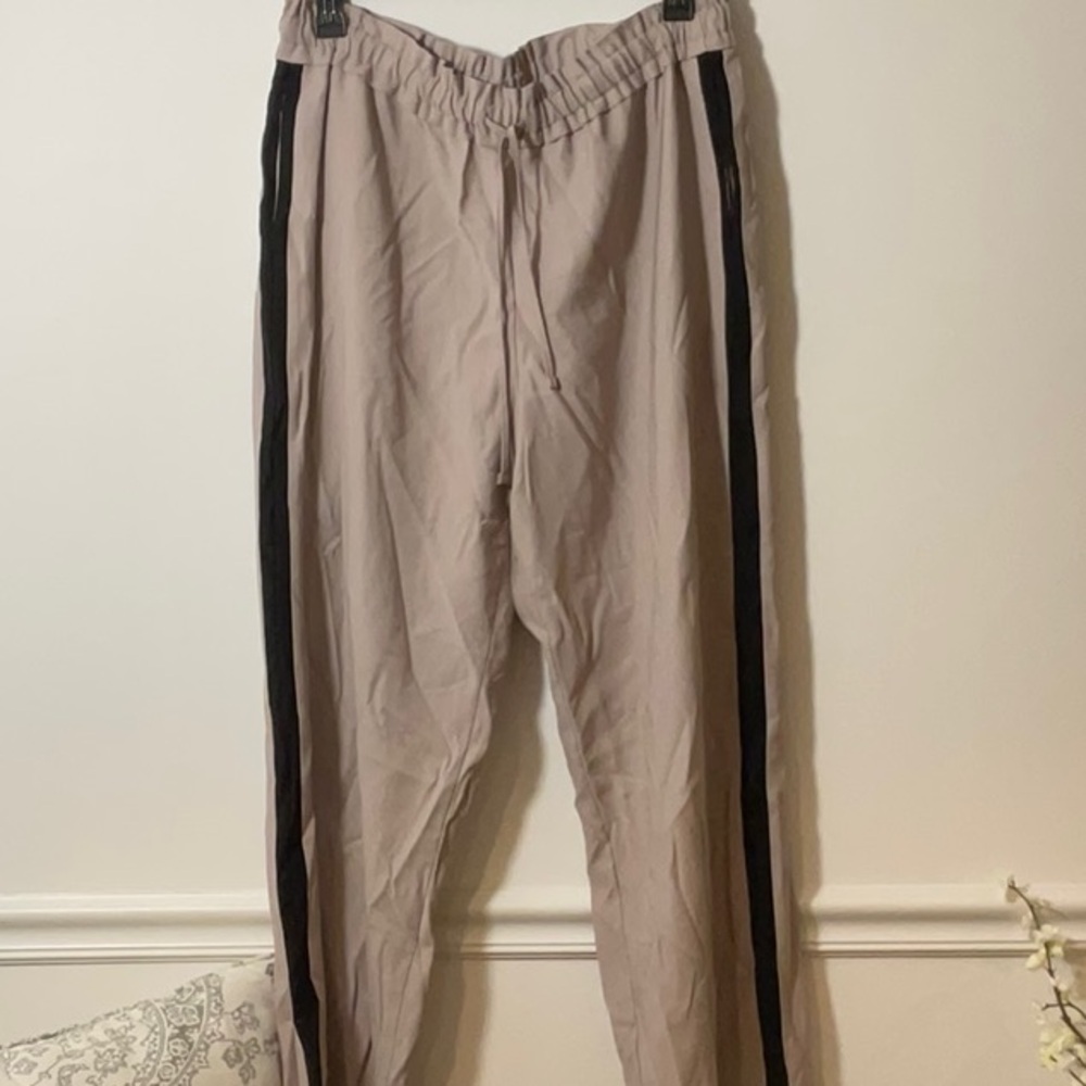 Splendid Tan and Black Joggers Relaxed Fit Sweatpants